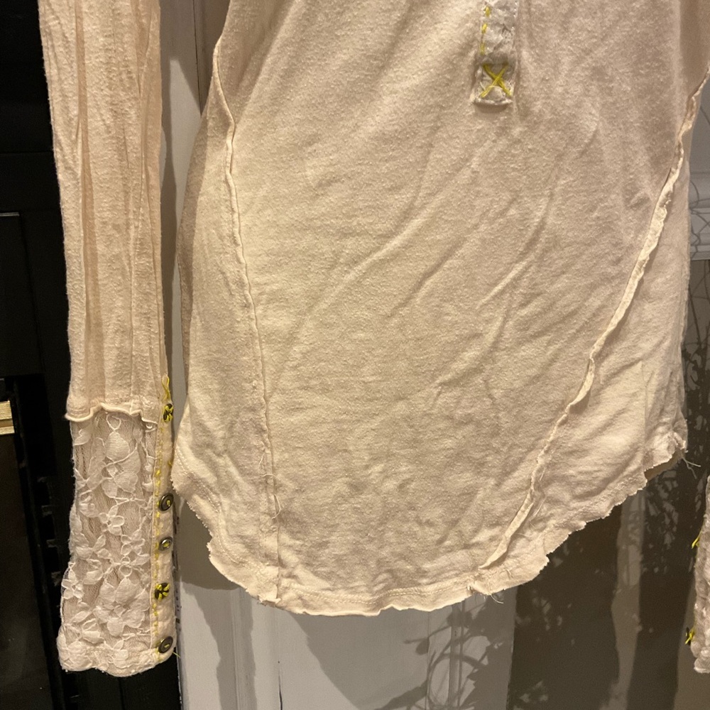 Free People Cream Top With Lace on Sleeves Size Medium - Picture 3 of 8